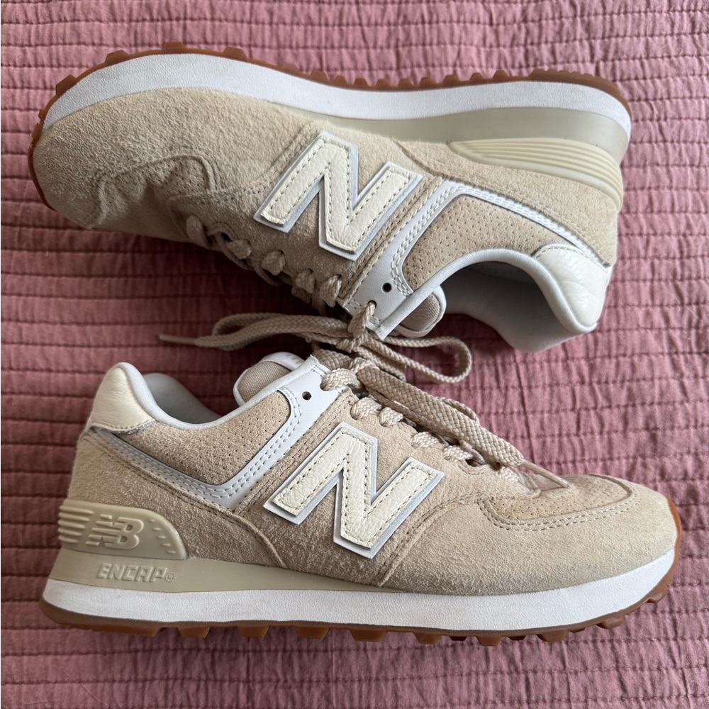 New Balance 574 Cream and White Sneakers Sz 6.5